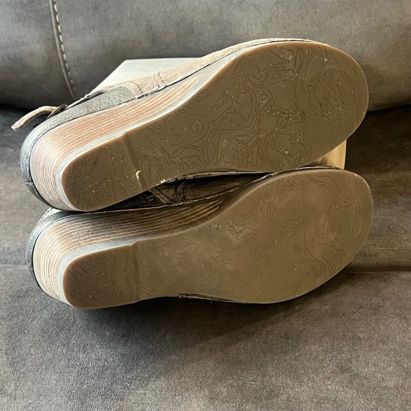 Dansko Leather Suede Ankle Booties Taupe Bronze Wedge Heel Size 40 EUC - Picture 6 of 8